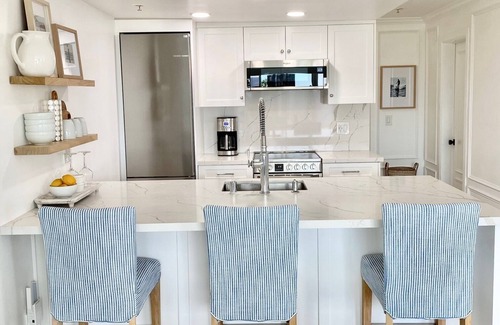 South Redondo Condo | New! Redondo Beach Remodel, Ocean Views ~ Walk 1 block to Beach & Pier
