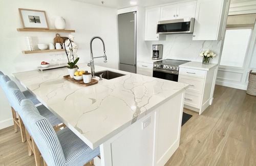 South Redondo Condo | New! Redondo Beach Remodel, Ocean Views ~ Walk 1 block to Beach & Pier