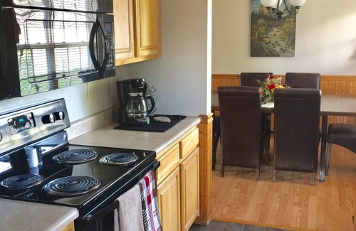 Gatlinburg - Pigeon Forge House | NEW Reduced Rates for JULY and AUGUST! Family-friendly, 3 Bedroom Cottage.