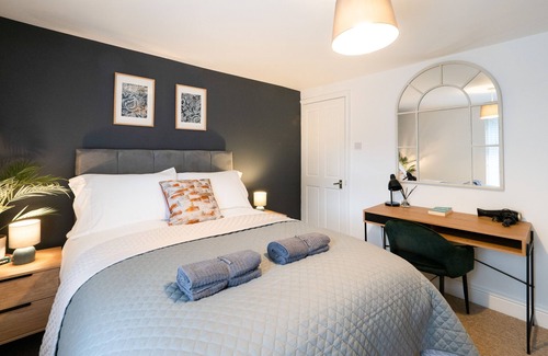 Royal Tunbridge Wells House | NEW! Refurbished 2-bed city centre House w/ Wi-Fi!