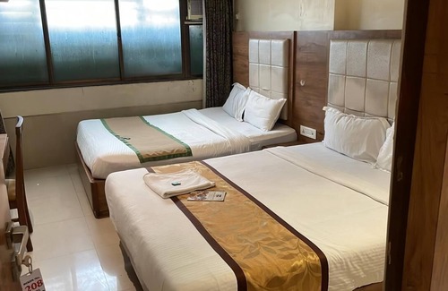 Vile Parle Hotel | New Regal By Glitz Hotels