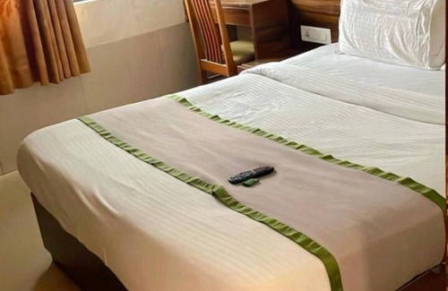 Vile Parle Hotel | New Regal By Glitz Hotels