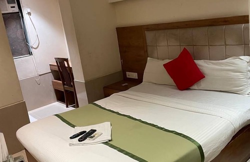 Vile Parle Hotel | New Regal By Glitz Hotels