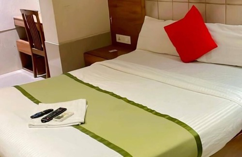 Vile Parle Hotel | New Regal By Glitz Hotels