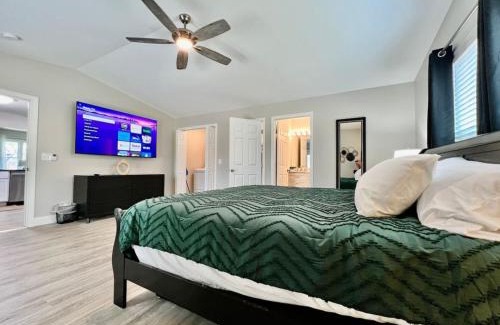 Trenton House | New remodel exquisite master suite Trenton, Ohio