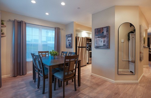 Table Rock Condo | New Remodel | Pond View, Pools, King Bed, Patio