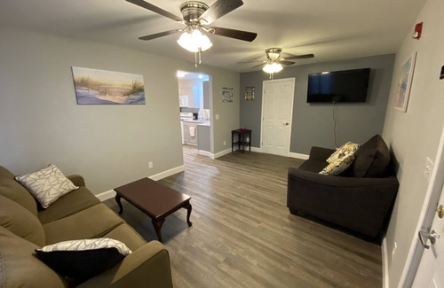 Geneva-on-the-Lake Cottage | New Remodel |Close Lake&Park|Wine Country|Family/Pet Friendly|A/C|Wi-FiCable