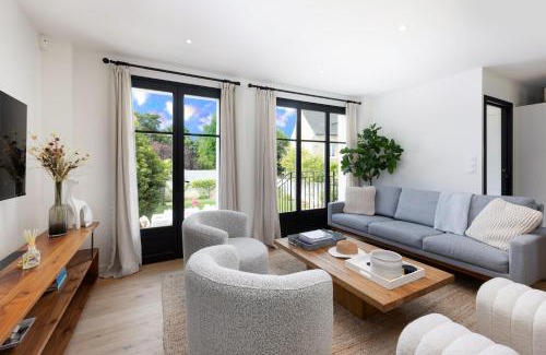 Saint-Lunaire House | NEW Remodeled Home 4Bed/3.5Bath, Walking to BEACH!
