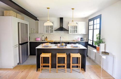 Saint-Lunaire House | NEW Remodeled Home 4Bed/3.5Bath, Walking to BEACH!