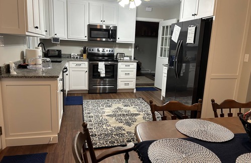 Stormstown House | New Remodeled home. Quiet family neighborhood. 15 mins to PSU.