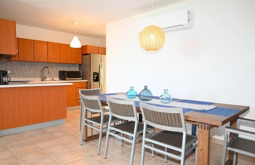 Jarealito Apartment | New Remodeled Ocean view, Beach Front Apartment