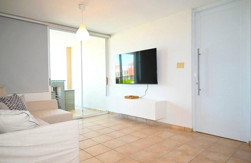 Jarealito Apartment | New Remodeled Ocean view, Beach Front Apartment