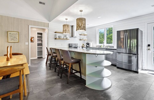 Edisto Island House | NEW reno/furnishings, 650' to the beach, Dog friendly, at the The Octopus Oak.