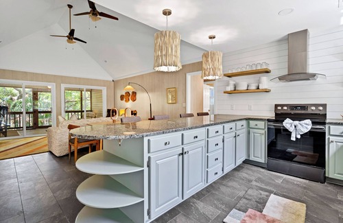 Edisto Island House | NEW reno/furnishings, 650' to the beach, Dog friendly, at the The Octopus Oak.