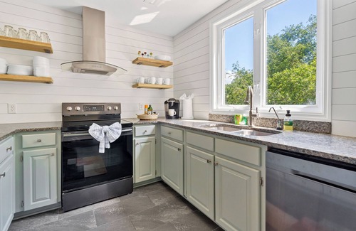 Edisto Island House | NEW reno/furnishings, 650' to the beach, Dog friendly, at the The Octopus Oak.