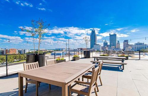 Central Business District Apartment | New Renovated 1 BR downtown apt