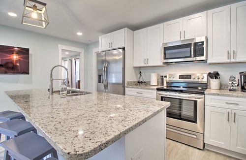 The Point Apartment | NEW! Renovated 2 Bed 2 Bath Apartment Downtown