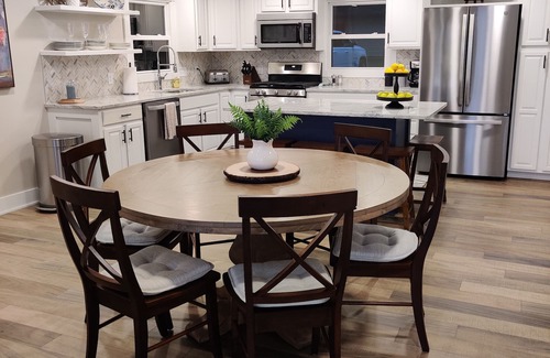 Newaygo House | NEW - Renovated Cottage on Beautiful Bills Lake