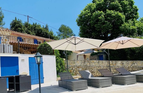 Lorgues Villa | NEW Renovated sheepfold & heated swimming pool, in the heart of the vineyards near the village