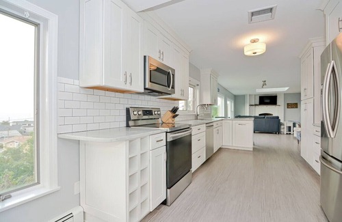 Gloucester House | NEW Rental: 2 min walk to Private Coffin's Beach