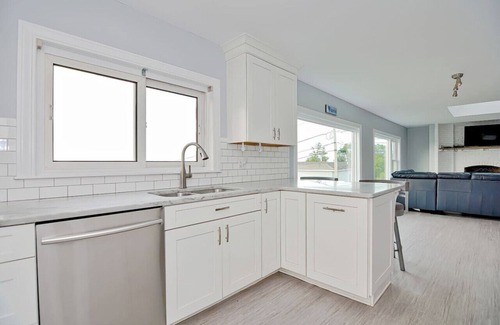 Gloucester House | NEW Rental: 2 min walk to Private Coffin's Beach