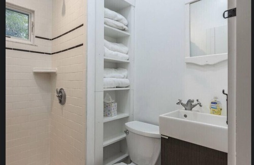 Fairhaven Cottage | New rental this summer - Across the street from the water !!
