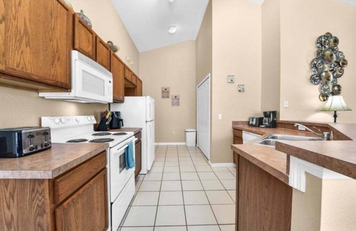 Loughman Villa | NEW! Reserve Retreat - Gated 4BR with Pool Near Disney