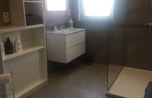Flemalle House | New residence with private parking and 2 apartments for 4 people each.
