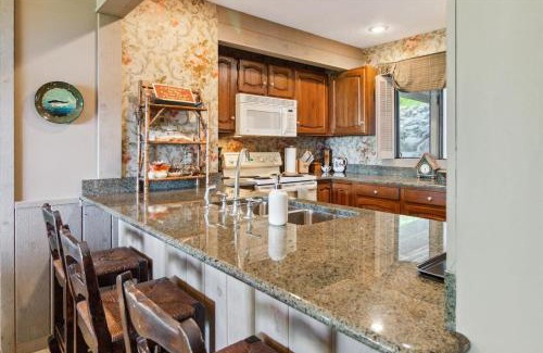 Bellaire House | New- Resort villa- 2Bedroom 3Bath unit Golf Pools