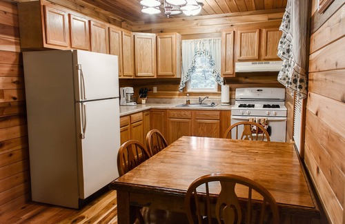 Hico Cabin | New River Gorge Cabin, hot tub and fireplace at the best area prices