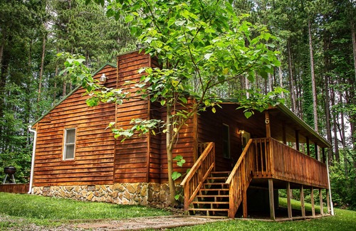 Hico Cabin | New River Gorge Cabin, hot tub and fireplace at the best area prices