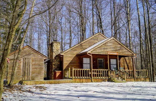 Hico Cabin | New River Gorge Cabin, hot tub and fireplace at the best area prices