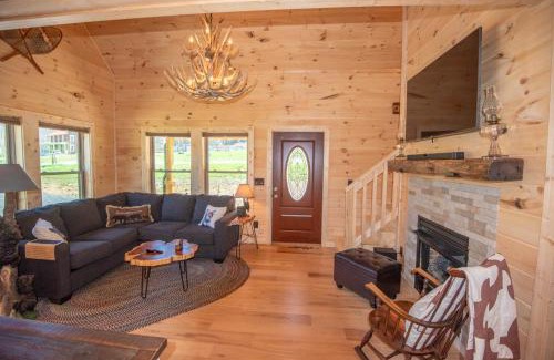 Creston House | New River Log Cabin, HOT TUB, Fire Pit