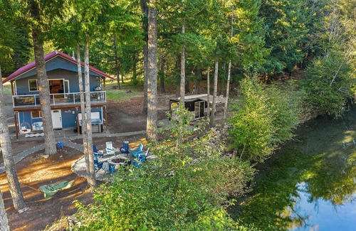 Packwood House | New- River Retreat w/hot tub, beach & arcade/game room