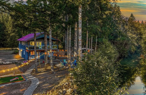 Packwood House | New- River Retreat w/hot tub, beach & arcade/game room