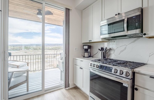 Grand Junction House | NEW! Riverfront Escape: Downtown Townhome w/BBQ