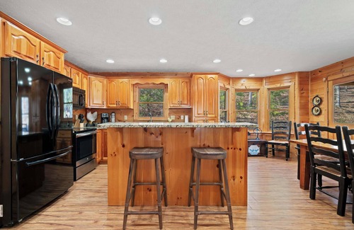 Ellijay Cabin | New! Riverfront Retreat - Sleeps 12, Ellijay