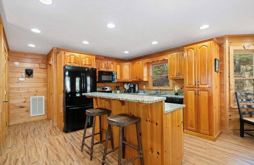 Ellijay Cabin | New! Riverfront Retreat - Sleeps 12, Ellijay