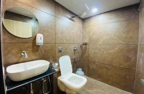 Jogeshwari West Hotel | New Riza By Glitz Hotels
