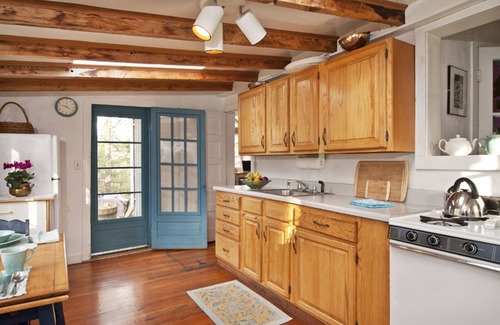 Woodstock House | NEW! ROMANTIC STORYBOOK COTTAGE Peaceful, Historic, Private, Charming
