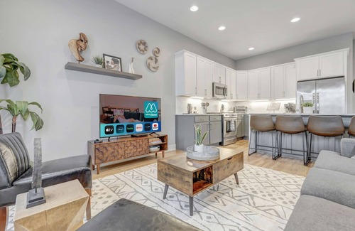 Haynes Area House | New Rooftop With City Views Game Room DT Nash