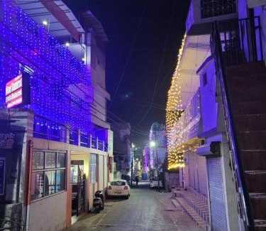 Srinagar Hotel | New Samrat Hotel & Restaurant