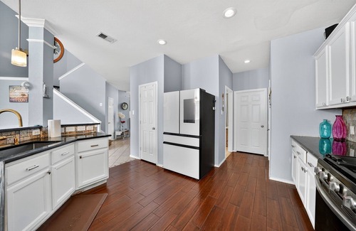 Stone Oak House | NEW! San Antonio Oasis Hot Tub & Pool Access