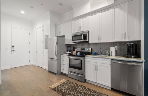 Historic Ybor Apartment | NEW! Sangria Suite | Upscale Ybor Apt On 7th Ave
