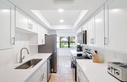 Pelican Bay House | NEW! Sea La Vie - Pickleball close-Walk to Beach-Heated Pool-Monthly Discount!