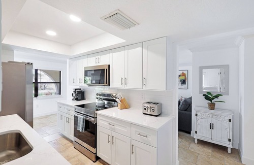 Pelican Bay House | NEW! Sea La Vie - Pickleball close-Walk to Beach-Heated Pool-Monthly Discount!