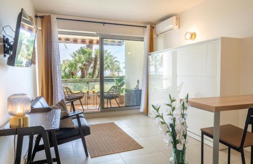 La Bocca Apartment | NEW! Sea View studio - Beachfront living in Cannes, Boulevard du Midi - Nouveau! Studio Vue mer, face à la plage, les pieds dans l'eau