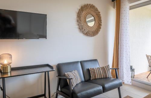 La Bocca Apartment | NEW! Sea View studio - Beachfront living in Cannes, Boulevard du Midi - Nouveau! Studio Vue mer, face à la plage, les pieds dans l'eau