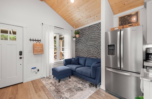 Pacific Beach House | New* Seabrook's Right as Rain, a dog-friendly Trailside Cabin!