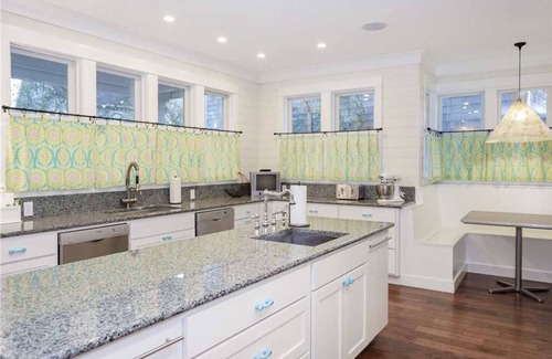 Seabrook House | *New* Seabrook's The Oyster House: Private hot tub!
